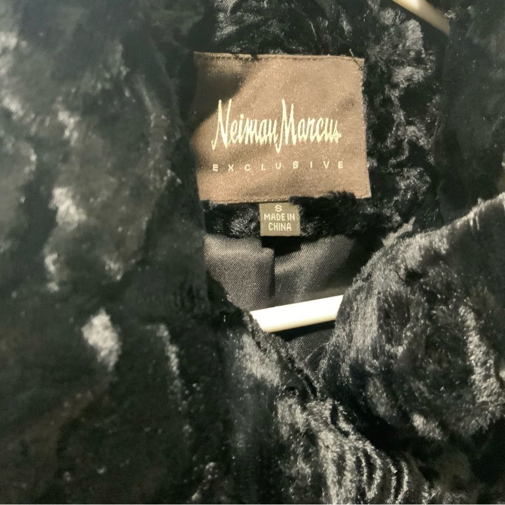 Neiman Marcus Black Fur Coat Elegant & Classic Design, Luxurious Fur View 4